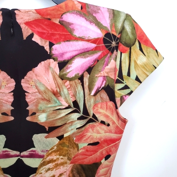 LONDON Times Sheath Dress Figure Flattering Large Floral print Size 6P -… - Picture 10 of 16